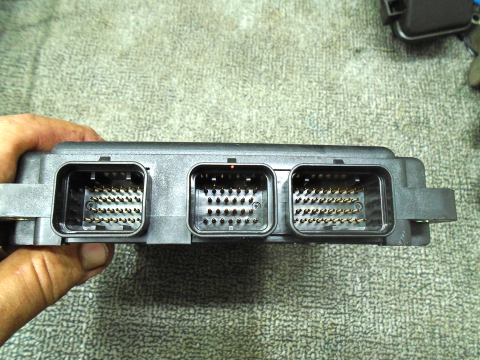 2003 YAMAHA CONTROL UNIT ECU 68F-8591A-20-00 YAMAHA OUTBOARD LZ200 2.6L 200 HP - Image 3 of 4