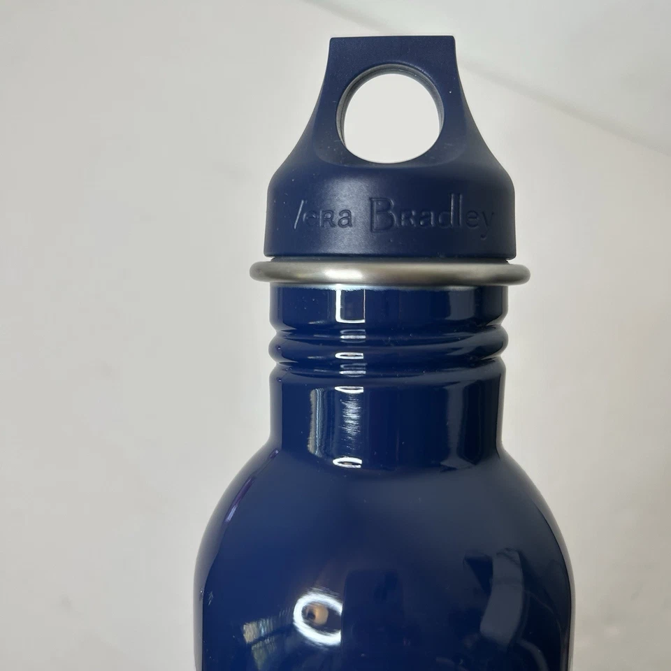 Nueva botella de agua Vera Bradley azul medallón acero inoxidable 25 oz azul blanco Foto 3 de 4