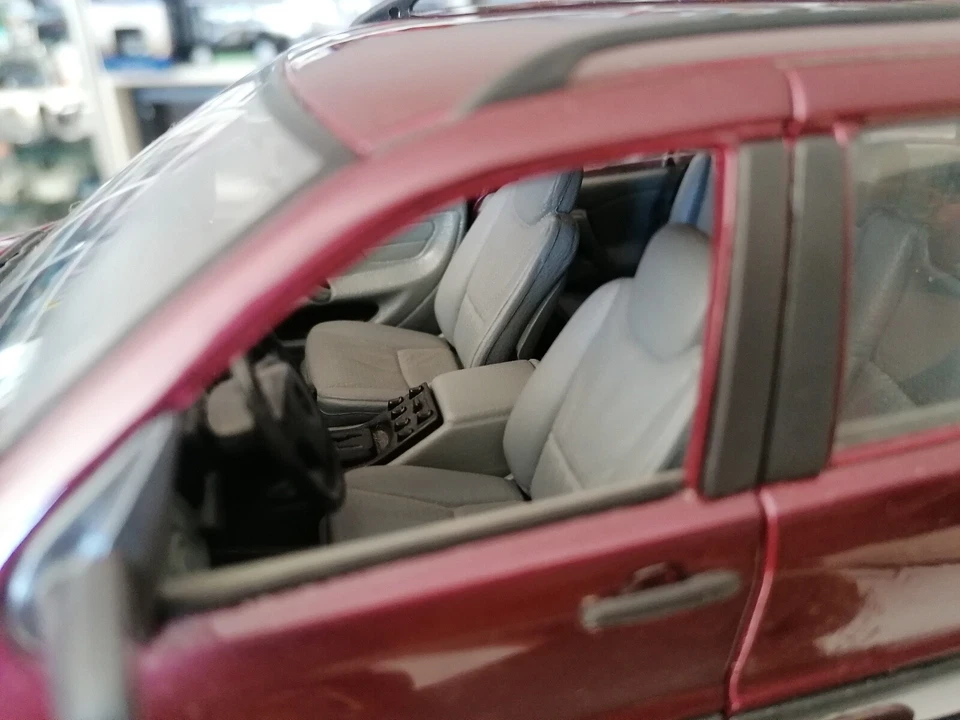 MAISTO 1/18 Mercedes ML Fuoristrada MINT No box Die Cast 1:18 - Immagine 2 di 4