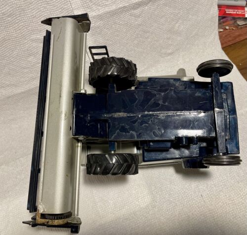 Scale Model 1/24 Scale Deutz-Allis R6 Gleaner Combine Farm Toy Collectible - Picture 13 of 15