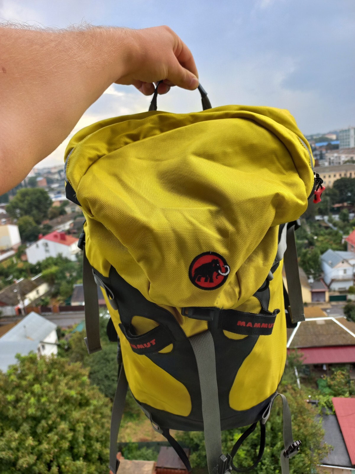 Mochila Turista Mammut Color Amarillo 28 Litros
