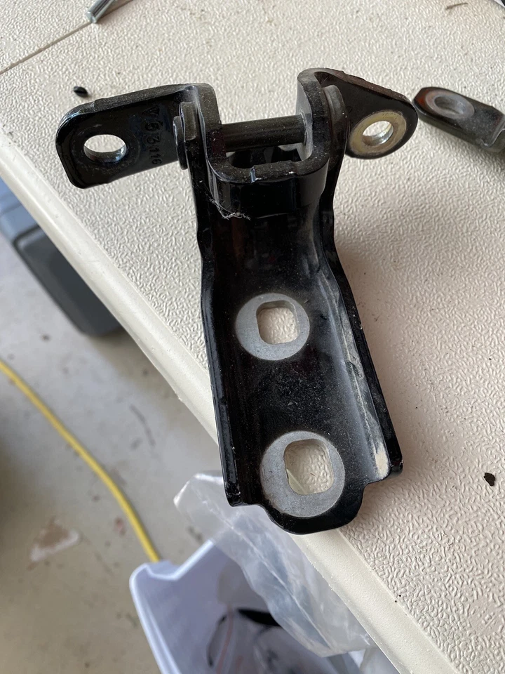 Bisagras de bloqueo de puerta lateral del conductor trasero GM 16-20 Chevrolet Malibu Volt Foto 4 de 4