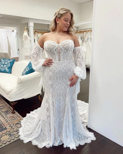 Elegant plus size wedding lace paired with detachable long sleeved bridal gown - Picture 1 of 11