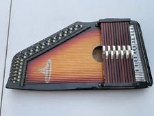 Vintage 1968 ChromAharP Rhythm Band 36-String 15-Chord Autoharp Instrument