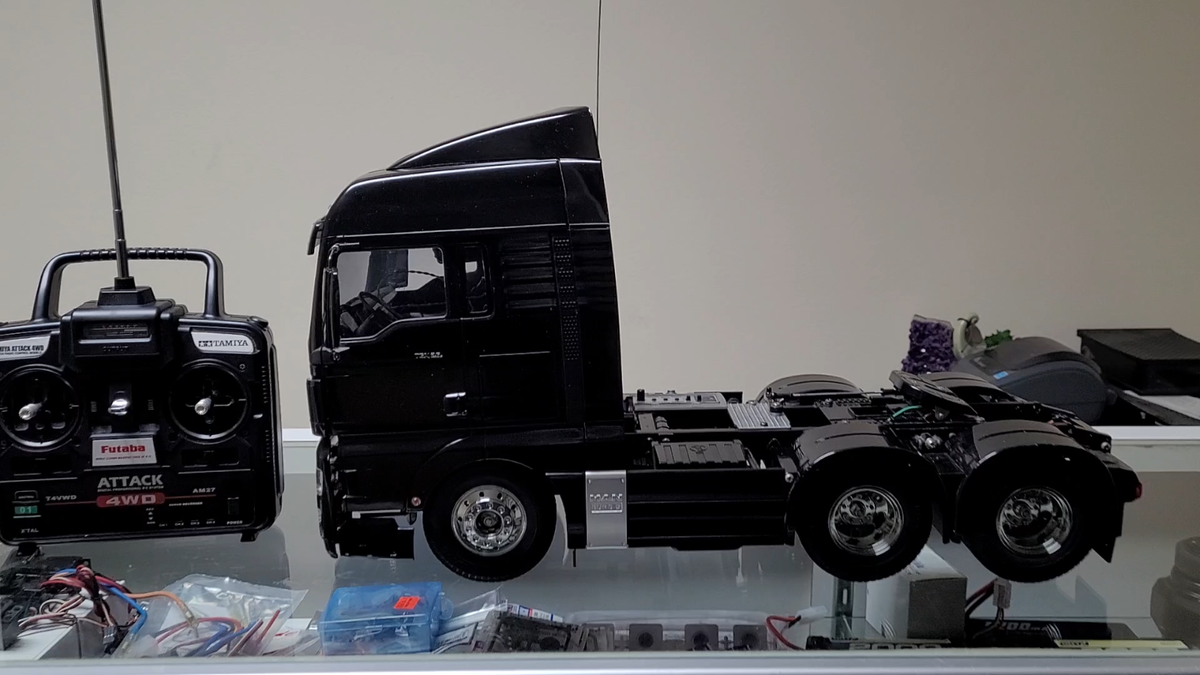 Tamiya R/C 1/14 MAN TGX 26.540 6x4 XLX Semi 56325 + MFC-01 Tamiya R/C 1/14 MAN TGX 26.540 6x4 XLX Semi 56325 + MFC-01