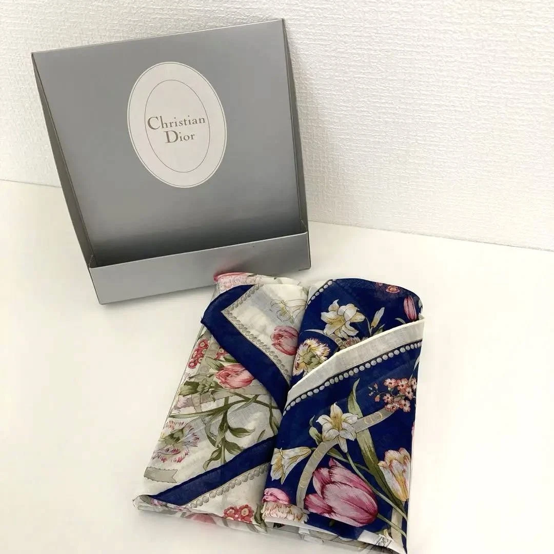 Foulard Dior bleu blanc soie fleurie femme France 117544