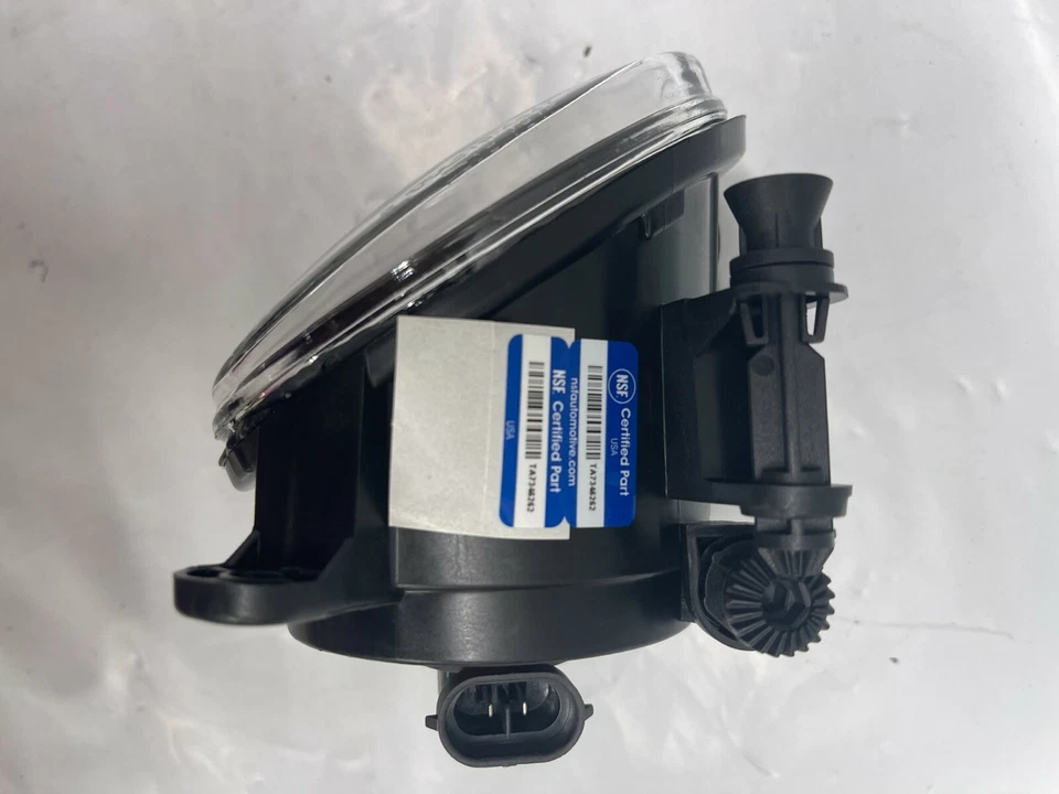 TYC-19-0647-00 Audi A4 Passenger Side Replacement Fog Light - New - Изображение 2 из 4