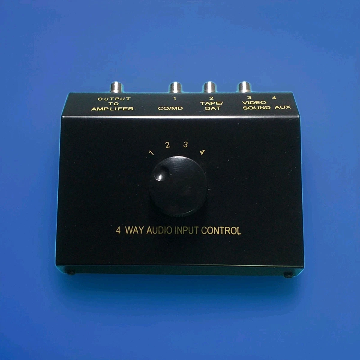Techly 103281 Commutatore Audio 4 Vie: Selettore Per Casse Acustiche Con Terminali A Pressione, Alloggiamento In Metallo, 200W Max.