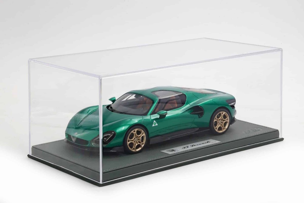 BBR - 1:18 Alfa Romeo 33 Stradale Verde Montreal Green - Limited