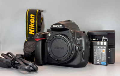 [N MINT] Nikon D5000 12.3 MP Digital SLR Camera Black Body From Japan 4400 Shots