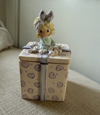 2003 Precious Moments Ceramic Present Shaped Jewelry Trinket Box Reversible Lid