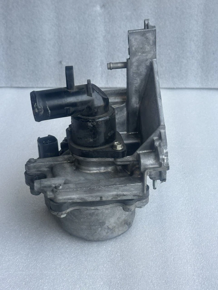 Bomba de agua con motor Lexus Es300H 2015 Foto 2 de 4