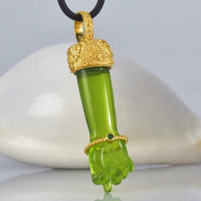 Gold Vermeil Sterling Mano Fico Figa Anhänger Geschnitzt Chalzedon Smaragd 10.55