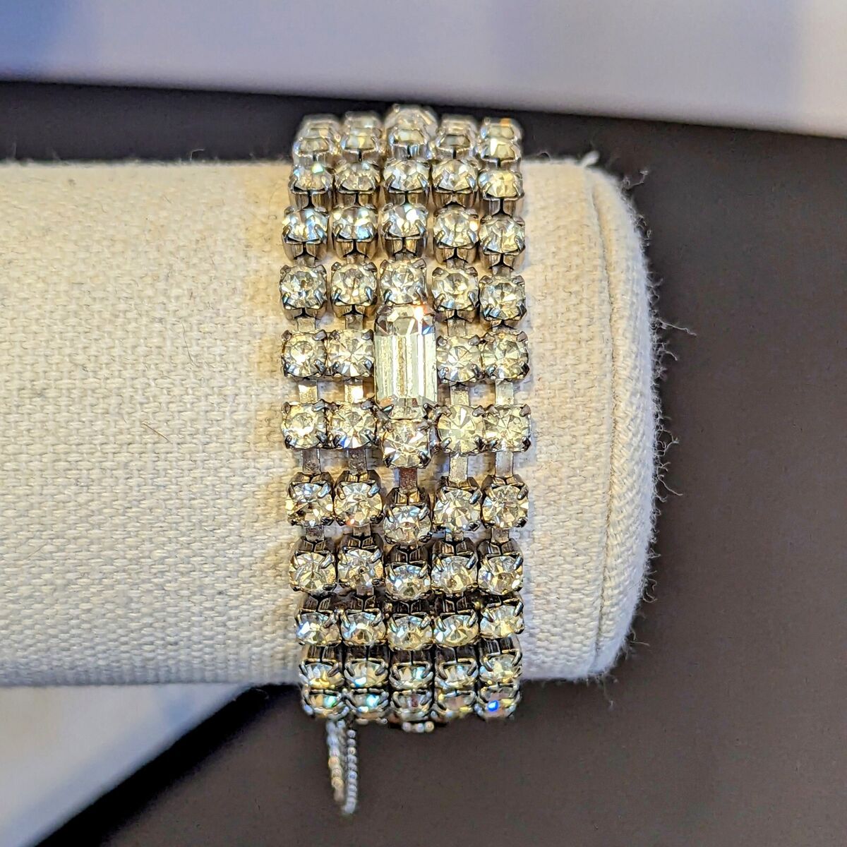 Vtg Unsigned Weiss 5 Row Clear Rhinestone Bracelet Emerald Cut Accent Row 7.25 Vtg Unsigned Weiss 5 Row Clear Rhinestone Bracelet Emerald Cut Accent Row 7.25