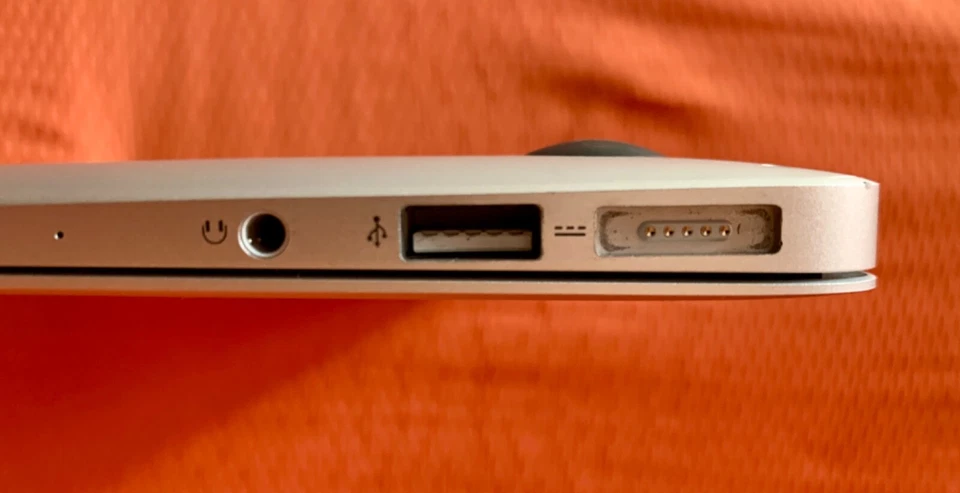 MacBook Air 13" (2017) - Immagine 2 di 4