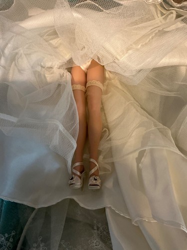 Spellbound Sandra Bilotto Bride Doll w/stand - Picture 6 of 6