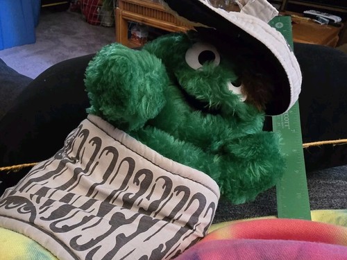 12" Applause Vintage Oscar Grouch Plush Puppet Trash Can Sesame Street 14016 - Picture 4 of 12