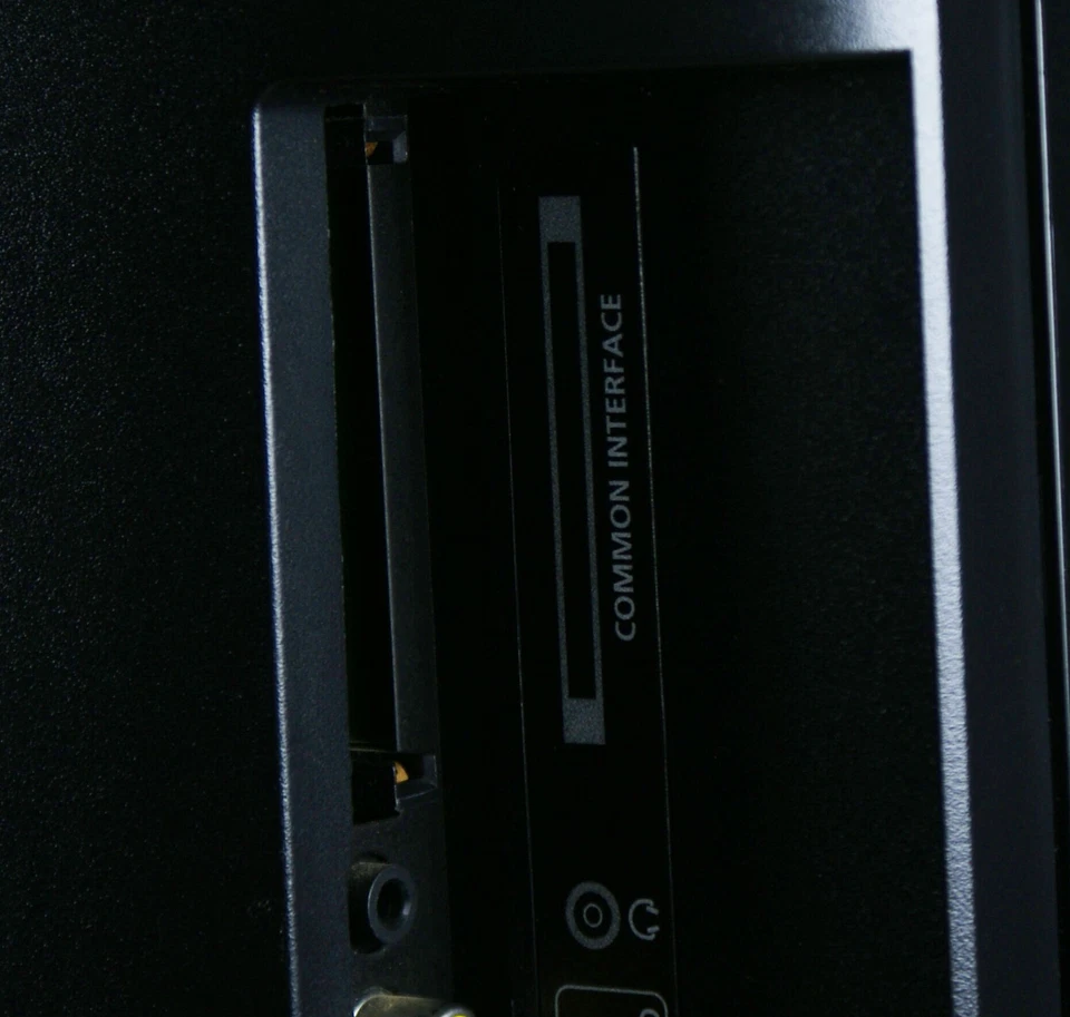 Bush LT22M1CWA 22 Inch TV LCD HD Ready Television Freeview Gaming Bedroom CCTV - Image 3 of 4