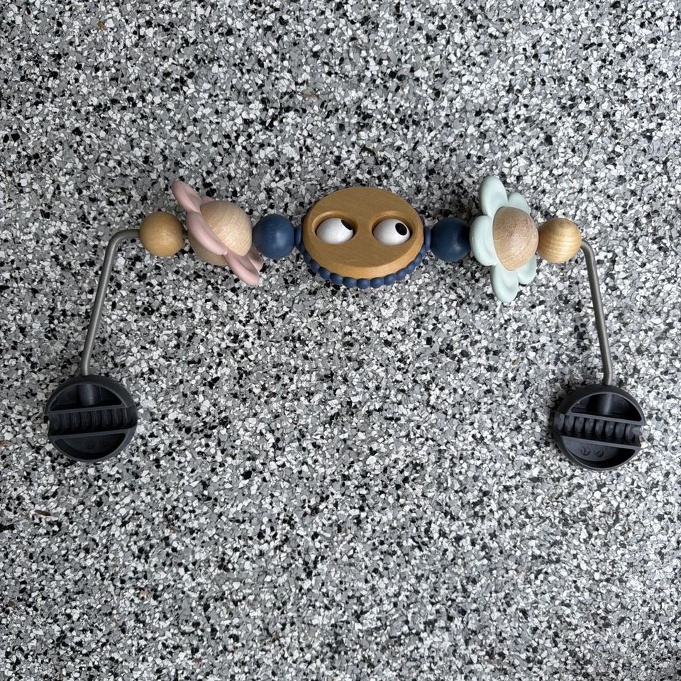 Barra de juguete de madera BABYBJORN Toybar para gorila Baby Bjorn Googly Eye colorida Foto 2 de 2