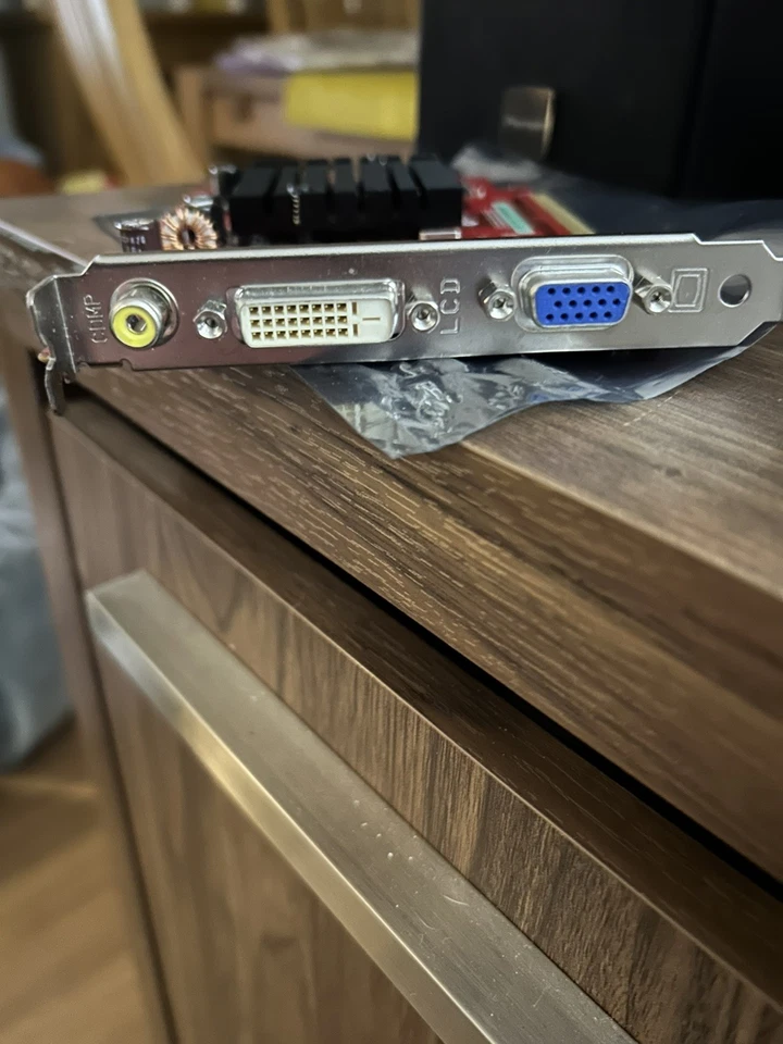 ASUS ATI RADEON X300 SE 128MB DDR EAX300SE-X/TD/128M/A PCIe graphics card - Image 2 of 3