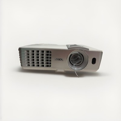 BenQ W1070 Projector, Brand New Lamp Installed with 0 hours! Remote Included