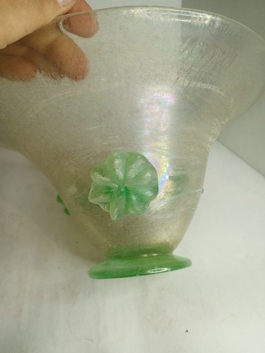 Vaso iridescente stile Scavo con rosette applicate trasparente e verde schiuma di mare - Foto 7 di 8