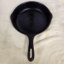 MADE IN USA Unmarked #6 Cast Iron Skillet  "A" 9 Inch
