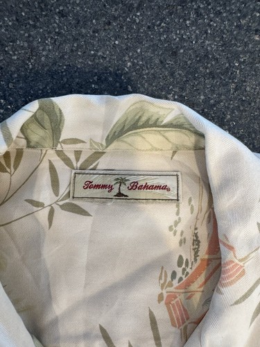 Tommy Bahama Shirt Mens L Beige Geisha Hawaiian 100% Silk Floral Short Sleeve - Picture 2 of 4