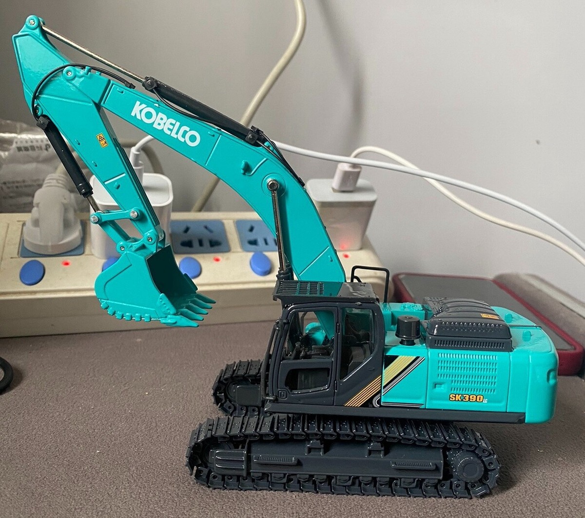 1/50 Scale KOBELCO SK390LC Hydraulic Excavators Diecast Model Toy