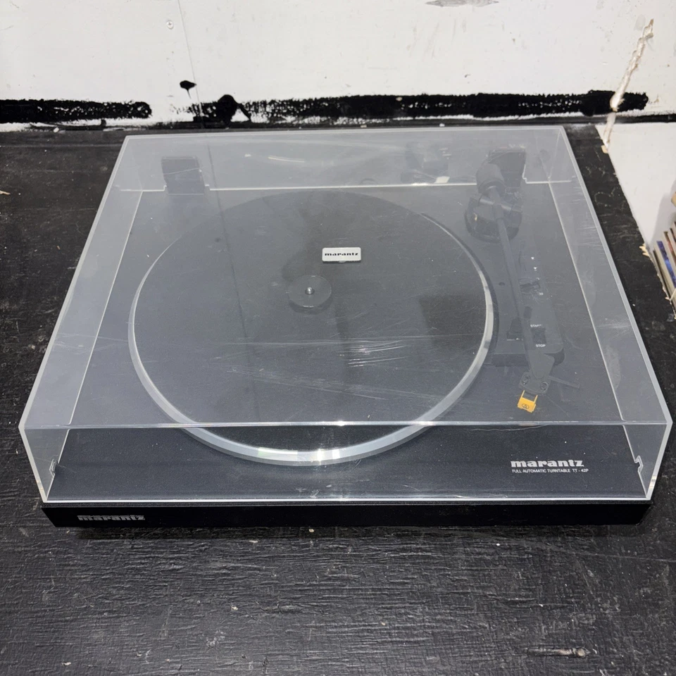 Tocadiscos/Reproductor de discos Marantz TT42P/u1b con fono-preamplificadores integrados Foto 2 de 4