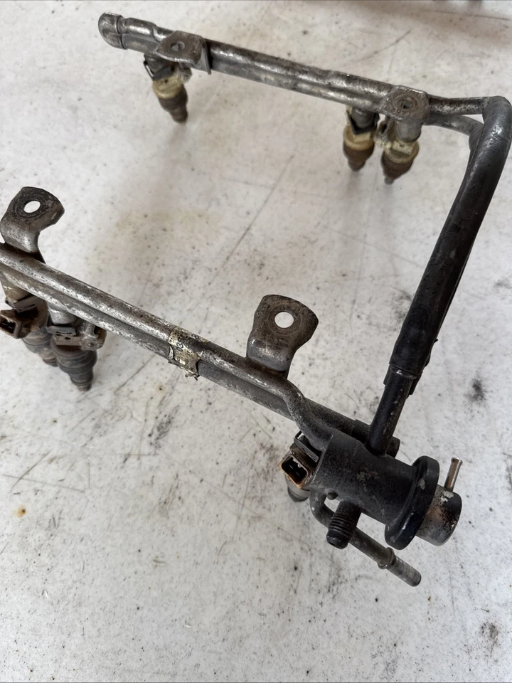 Dodge D150 92 inyector de combustible Riel Foto 3 de 3