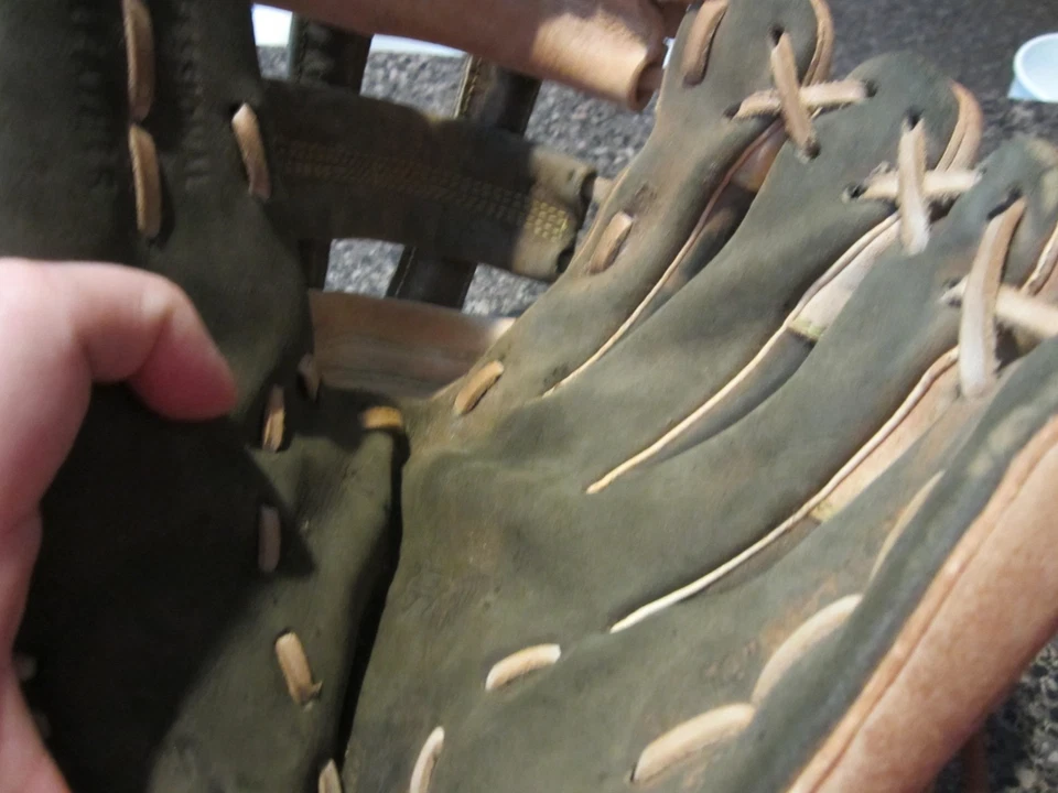 Easton Baseball Glove - RH - Tan/Brown - 12" - SYEF 1200 - Image 3 of 4