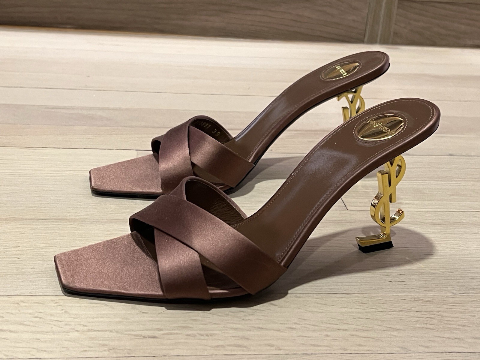 Saint Laurent Opyum YSL logo tacco raso