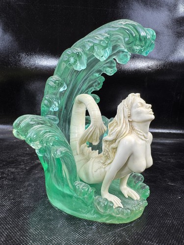 Vintage J Tupton Meerjungfrau Harz Skulptur 6,5" grün Wasser Spritzer Akt Sirene