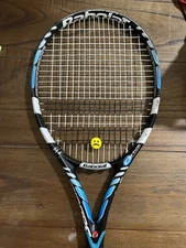 BABOLAT PURE DRIVE JUNIOR POWERED WOOFER HEAD 100 GRIP WEIGHT 9 OZ GRIP 4 1/2"