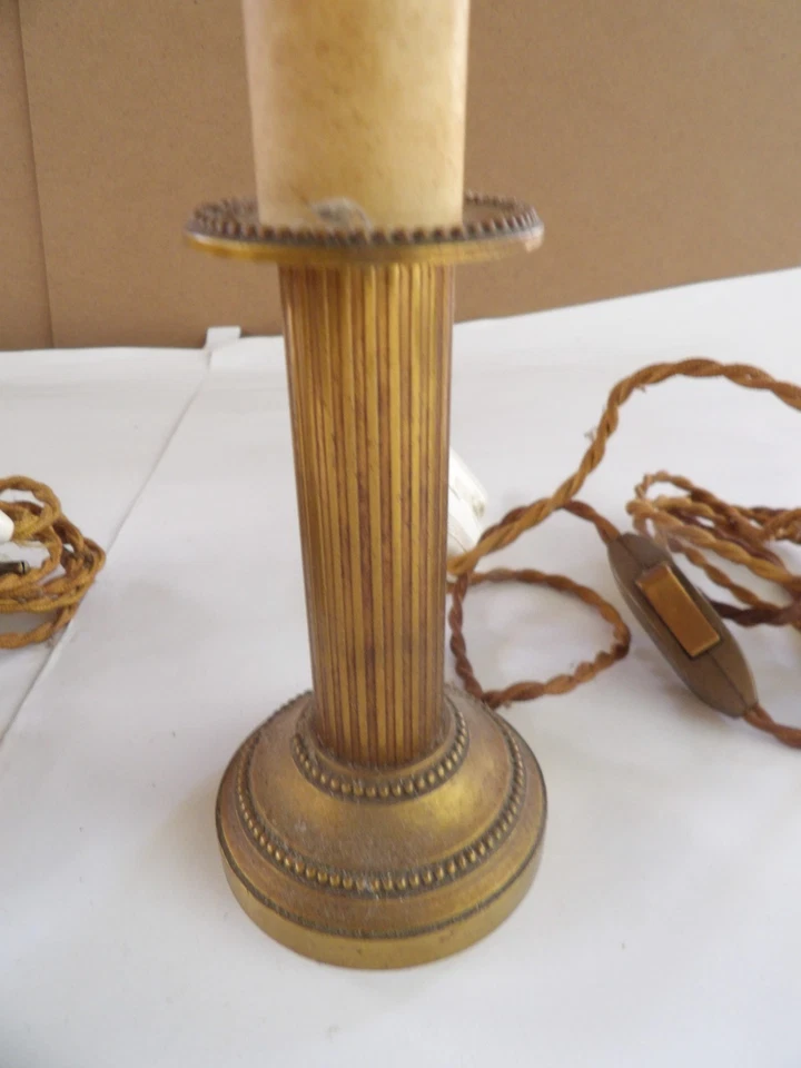 Paire de LAMPES de CHEVET anciennes en laiton de style Louis XVI - Photo 2/3