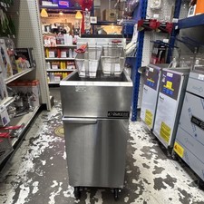 Dukers DCF3-NG 3 Burner Natural Gas Floor Deep Fat Fryer Tube Style 90,000 BTU