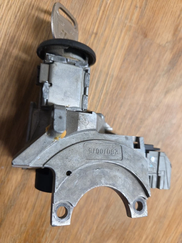 Llave de cilindro Hummer H2 2003-2007 cerradura de encendido usada Foto 3 de 4