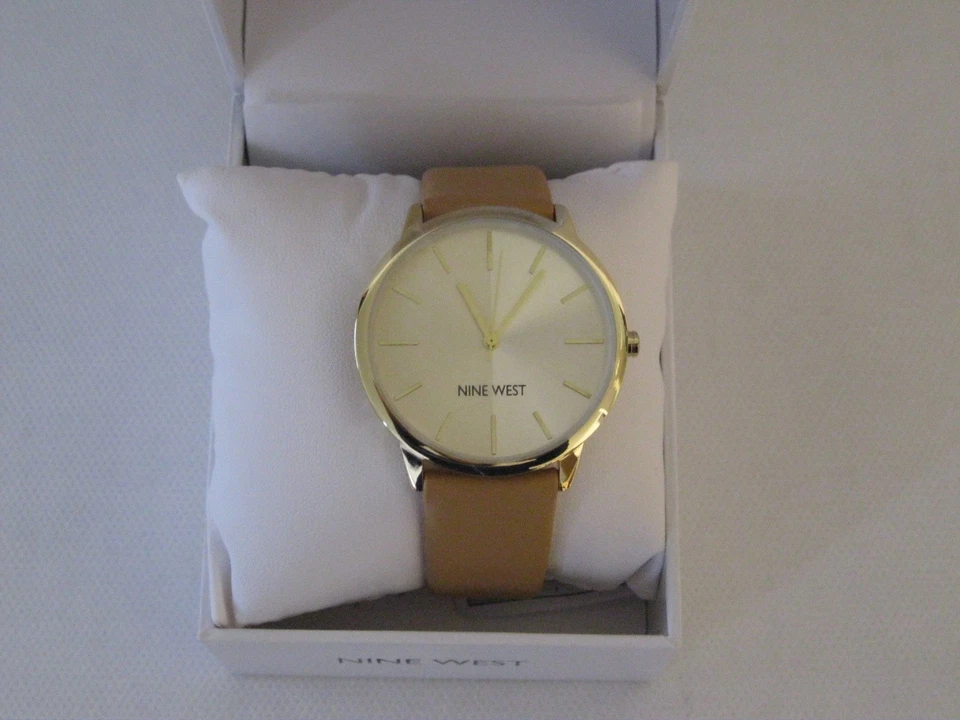 Nuevo reloj con correa Nine West para mujer tono dorado y color caramelo Foto 3 de 3