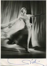 Marlene Dietrich (+) ACTRESS & SINGER autograph, signed vintage photo