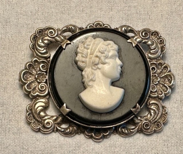 Vintage Black and White Silver Frame Cameo Pin Brooch… Gem
