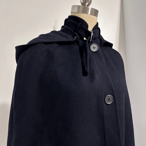 Poncho con capucha de lana Maje Gisele abrigo 38/6 azul marino Academia tranquilo-lujo dinero antiguo - Imagen 9 de 11