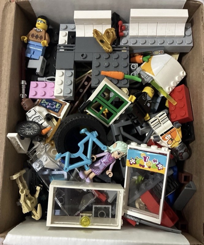 Lego Lot Star Wars And Other Themes Lot Of Minifigures Parts And Pieces