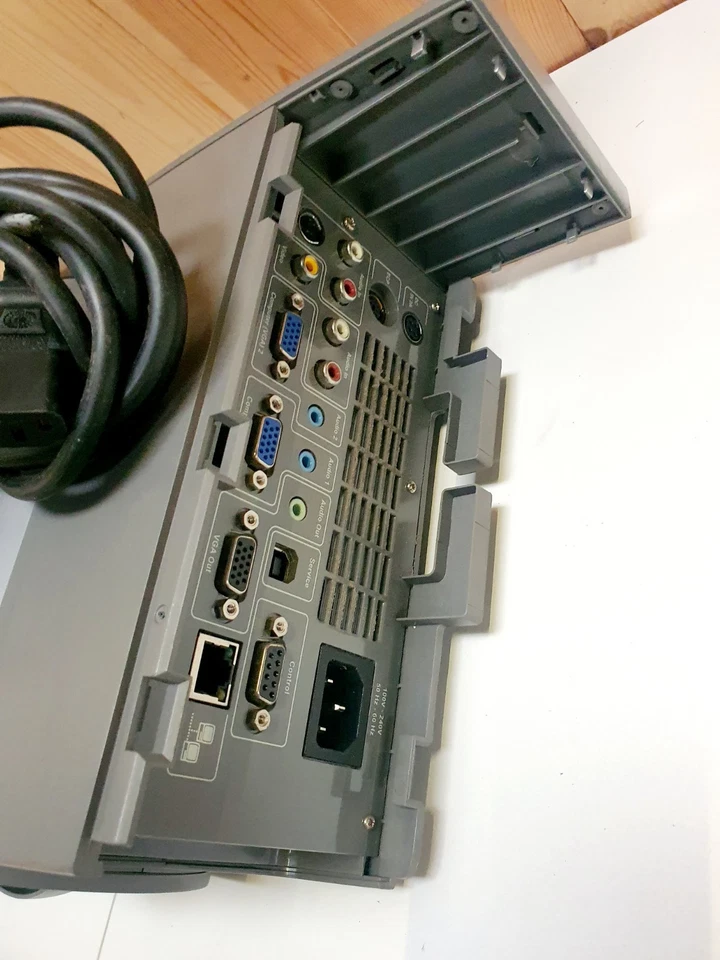 Smart UF65 Projector - Image 2 of 4