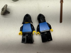 Vintage LEGO 6030 Catapult Black Falcons Castle 1984 2 Minifigures