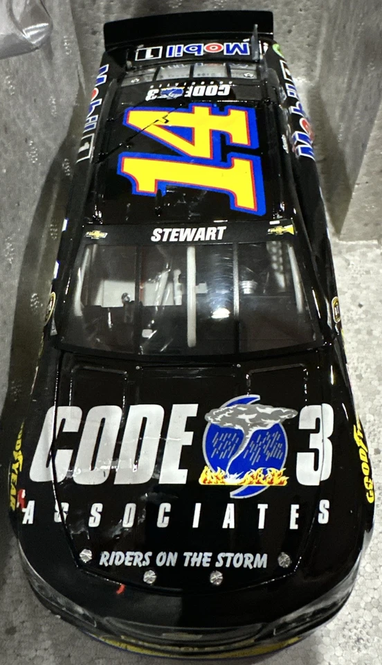 Tony Stewart Code 3 Associates Sonoma 2016 versión ganadora de carrera 1/24 acción NASCAR Foto 3 de 4