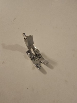 Pfaff 1209, 1222 Sewing Machine Zig Zag Presser Foot #93-040910-91 (IDT)