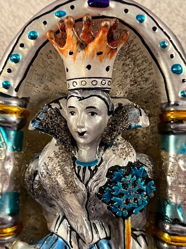 Christmas ornament glass Queen in diorama or mirror CH9068 - Picture 2 of 8