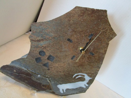 Reloj de pared artesanal de pizarra de piedra natural antílope firmado 11,50"" asimétrico - Imagen 4 de 9