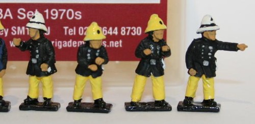 Fire Brigade models 1/72 Scale - FBM17 Hose & BA set 1970s Figures - Picture 3 of 3